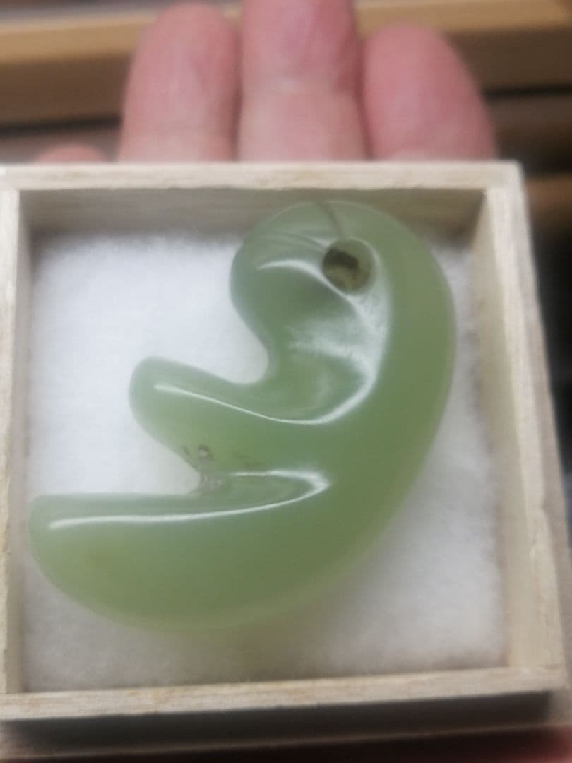 ★古墳期『糸魚川翡翠勾玉』出土品　5.50cm　『超琅玕翡翠』本物。儀式勾玉です