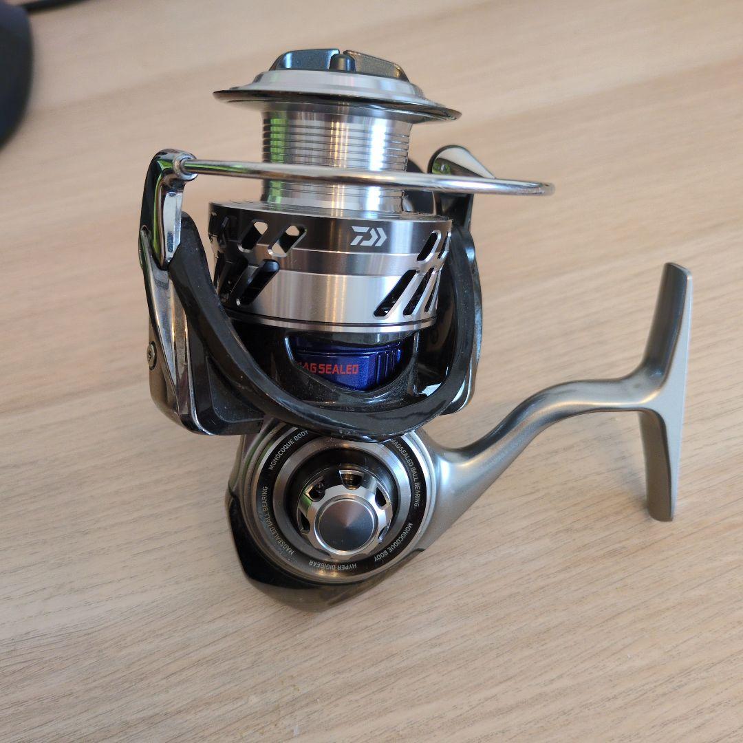DAIWA 17 SALTIGA BJ4000SH スピニングリール