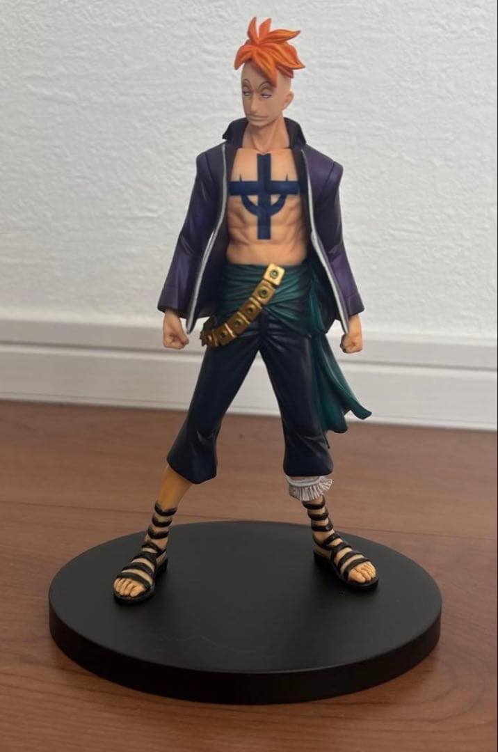 ワンピースフィギュア　11体セット　ロジャー、エース、ゾロ、ナミ、ワイパー等