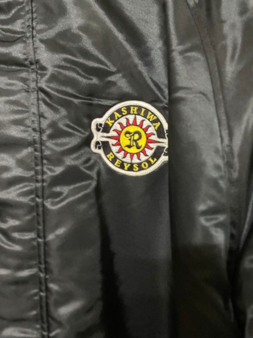 アンブロ製　柏レイソル　ベンチコート サイズO-XO ブラック