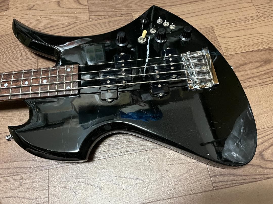 フェルナンデス製　モッキンバードベース　ブラック　スルーネック　VINTAGE