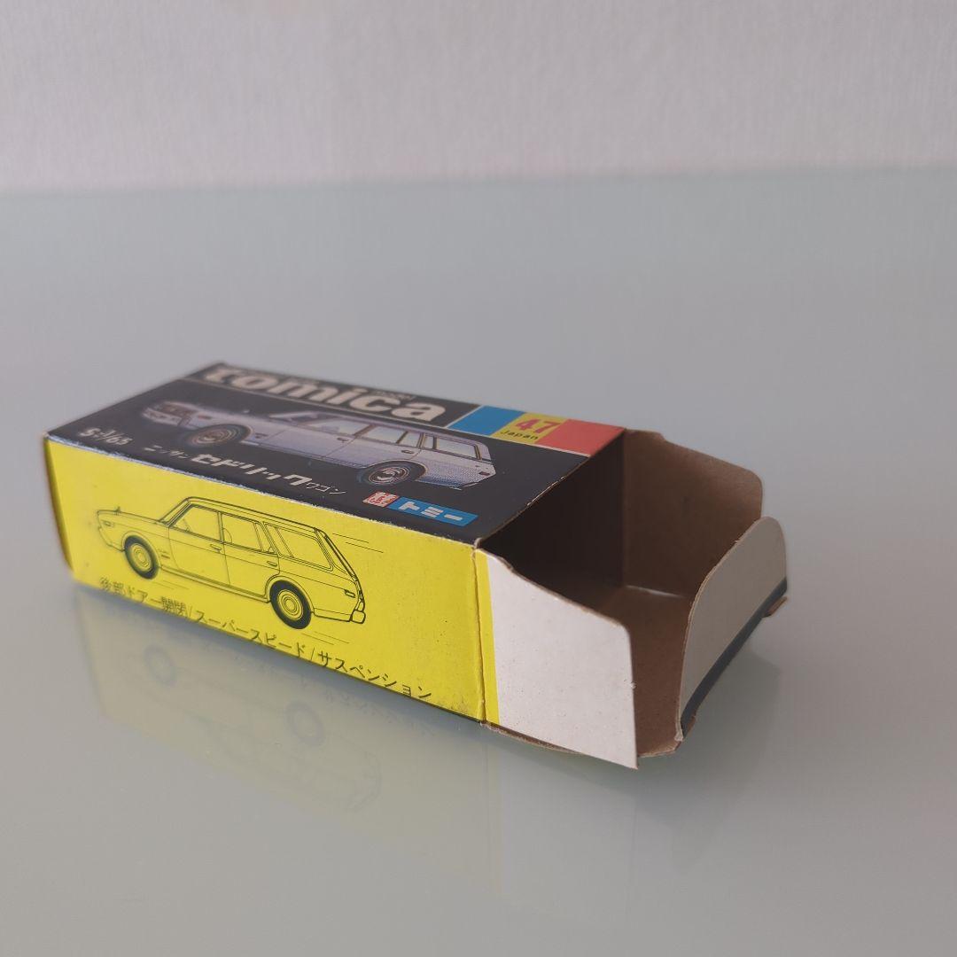 黒箱 トミカ ニッサンセドリック (サイドウインド開)色指定箱