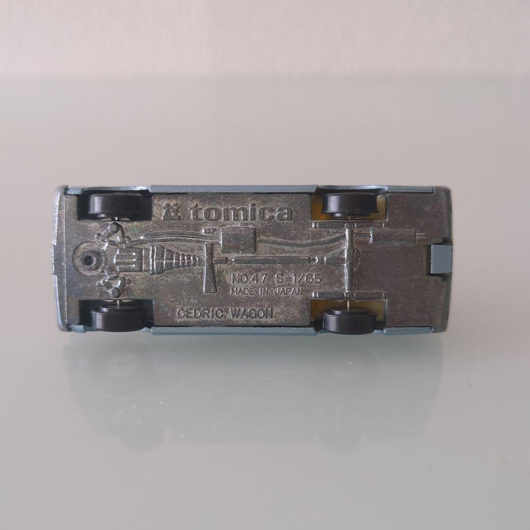 黒箱 トミカ ニッサンセドリック (サイドウインド開)色指定箱