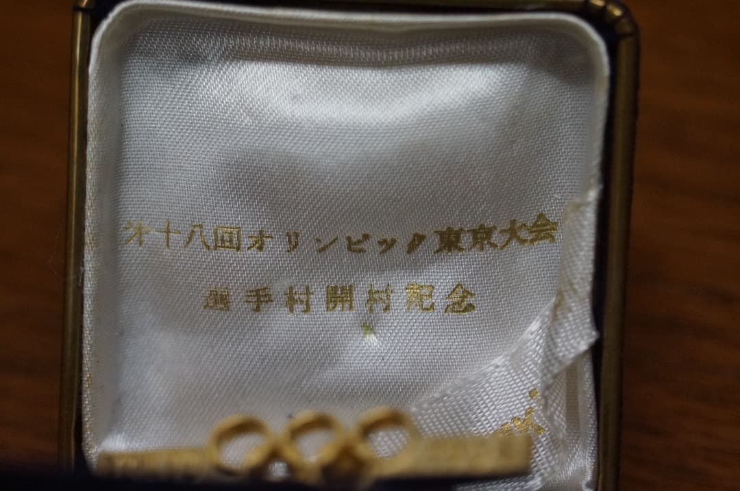 １９６４年東京オリンピックのタイピン。日本フェンシング協会