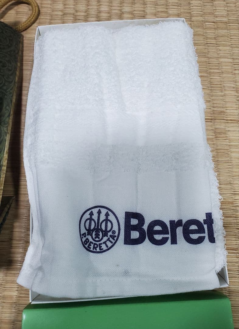 Beretta ベレッタ スポーツリストバンド とタオルギフト
