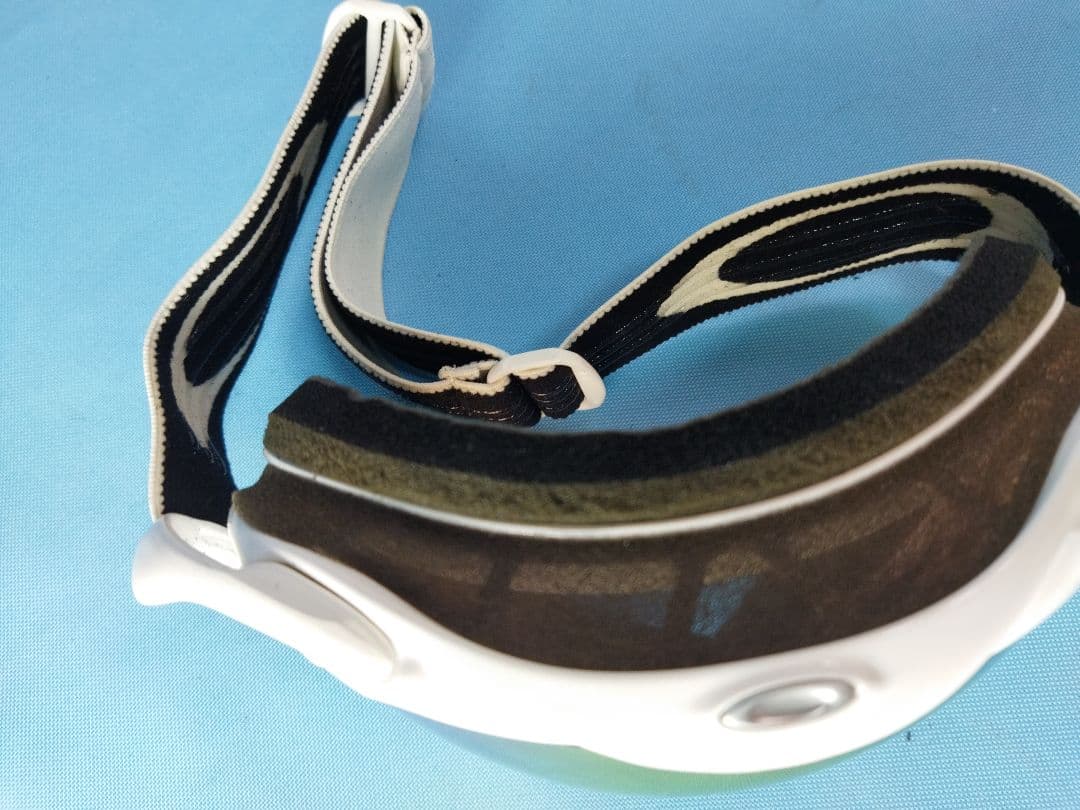 オークリー　Oakley ゴーグル ミラー加工 ホワイト収納袋付き