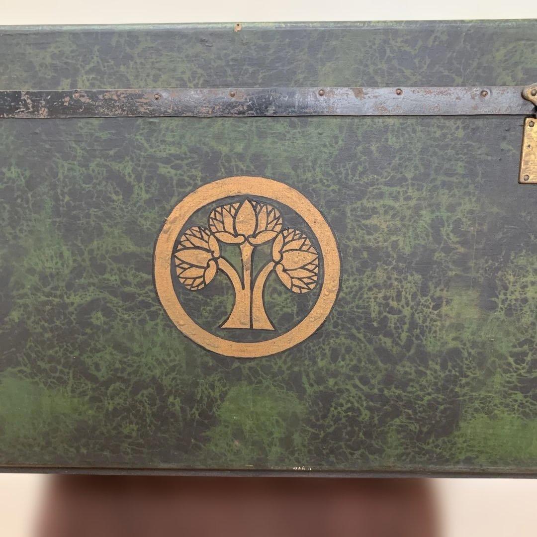 昭和レトロ/緑色の木製トランク 金色のエンブレム付き/収納箱/オブジェ/年代物