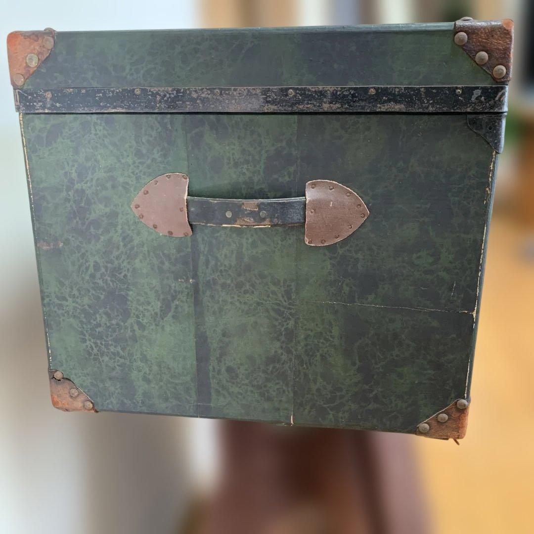 昭和レトロ/緑色の木製トランク 金色のエンブレム付き/収納箱/オブジェ/年代物