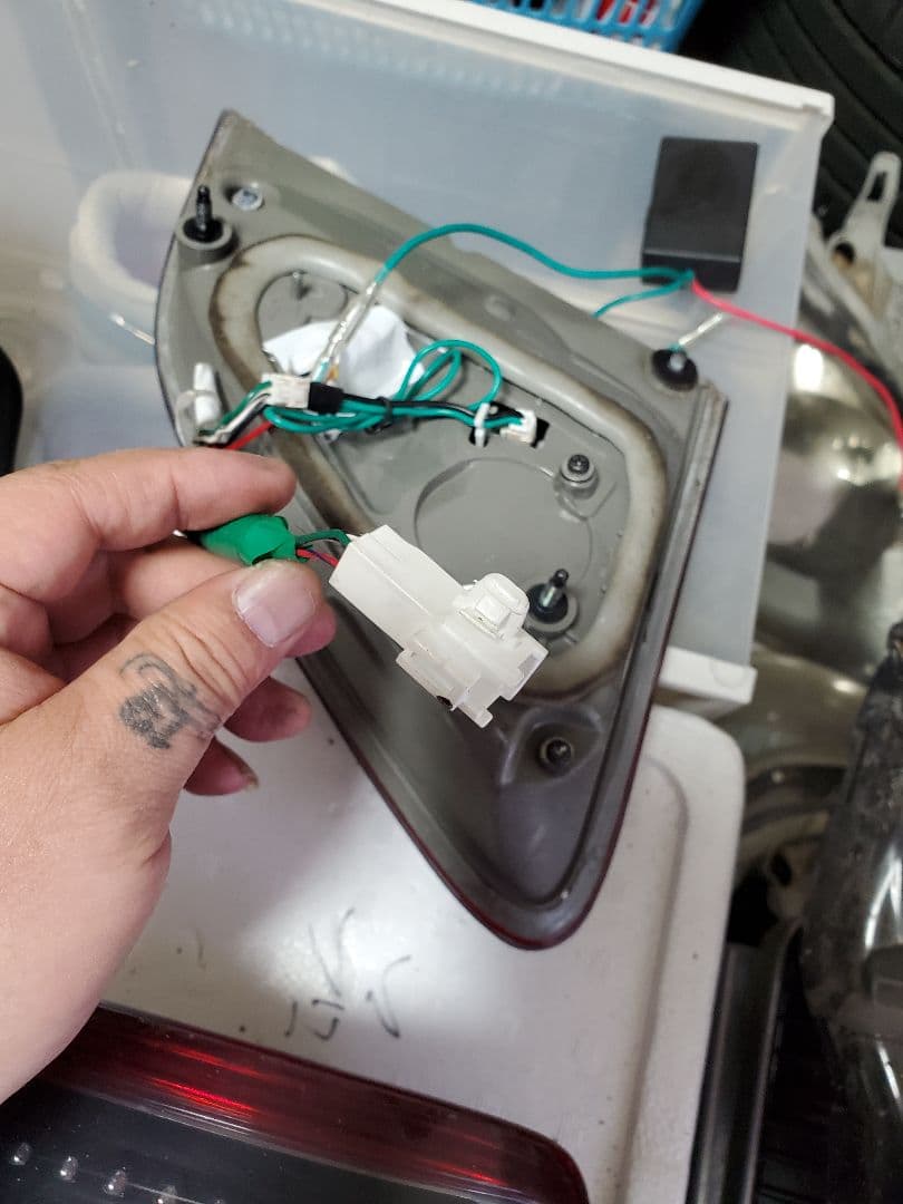 トヨタ　クラウンロイヤルLEDテールライト 赤 4個セット流れるウィンカー