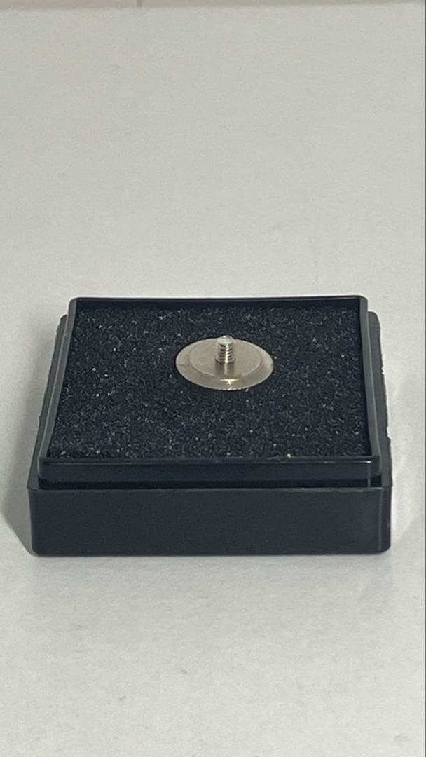 【新品】　JR 東日本　襟章　ネジタイプ　ピンバッジ 専用ケース付き