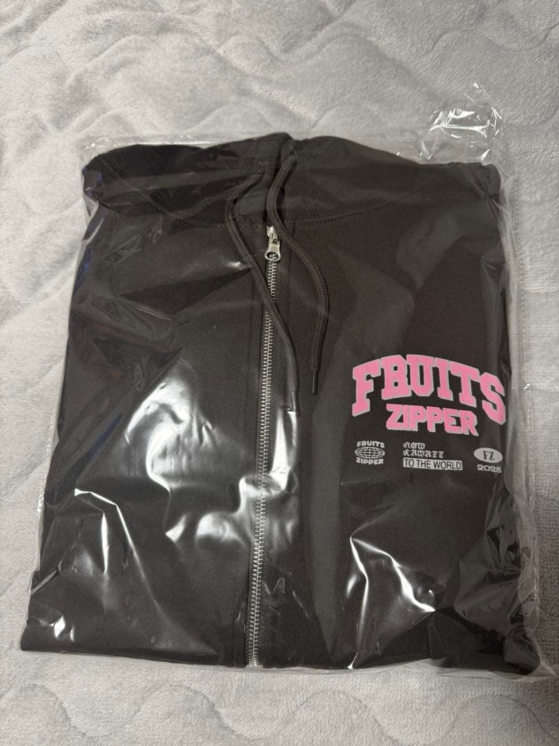 松本かれんFRUITSZIPPER OSHI API パーカー