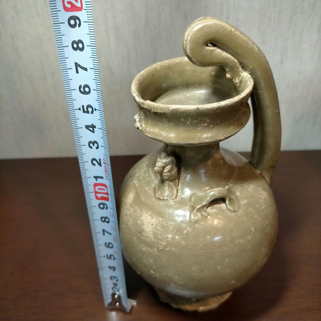 六朝青磁の鶏冠壺