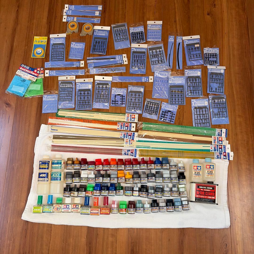 ピ*ル様 プラモ塗料大量セット Mr.カラー・タミヤ＋プラ材・改造パーツ一式引退