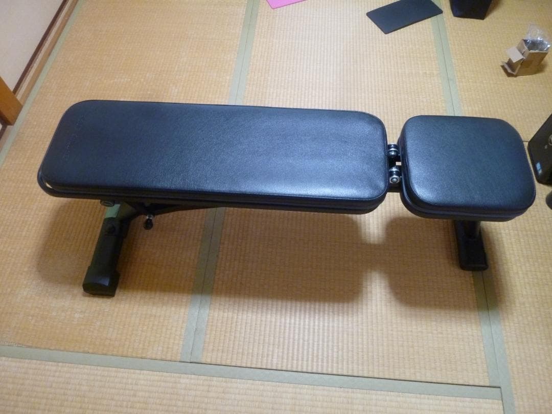 値下げ 8000円 引き渡し限定　調整可能な黒のトレーニングベンチ