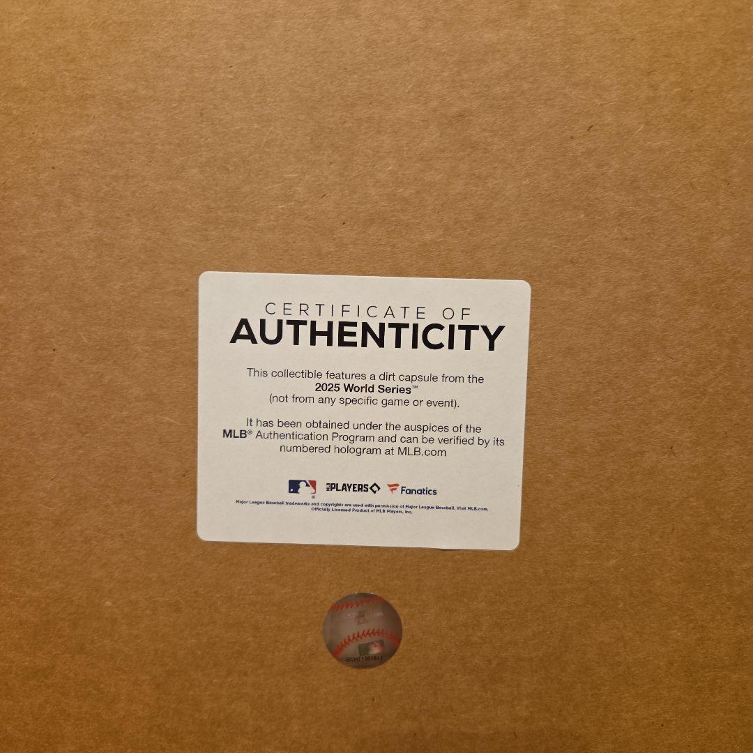 ドジャース　 2025年ワールドシリーズ優勝 野球ボール、ベース、土の破片入り