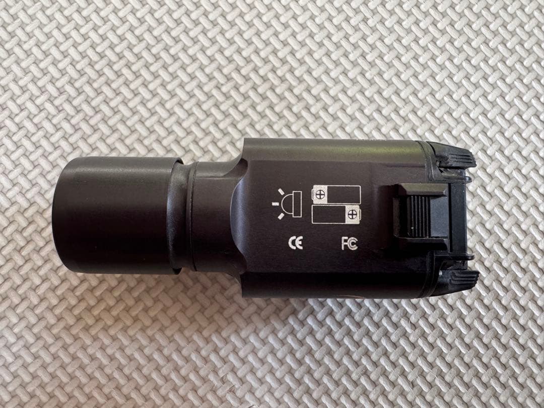 コ*s様 Ｋ*ー様 Surefire X300 武器用ライト (正規品)