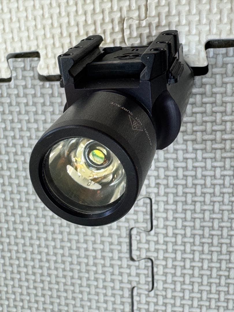 コ*s様 Ｋ*ー様 Surefire X300 武器用ライト (正規品)