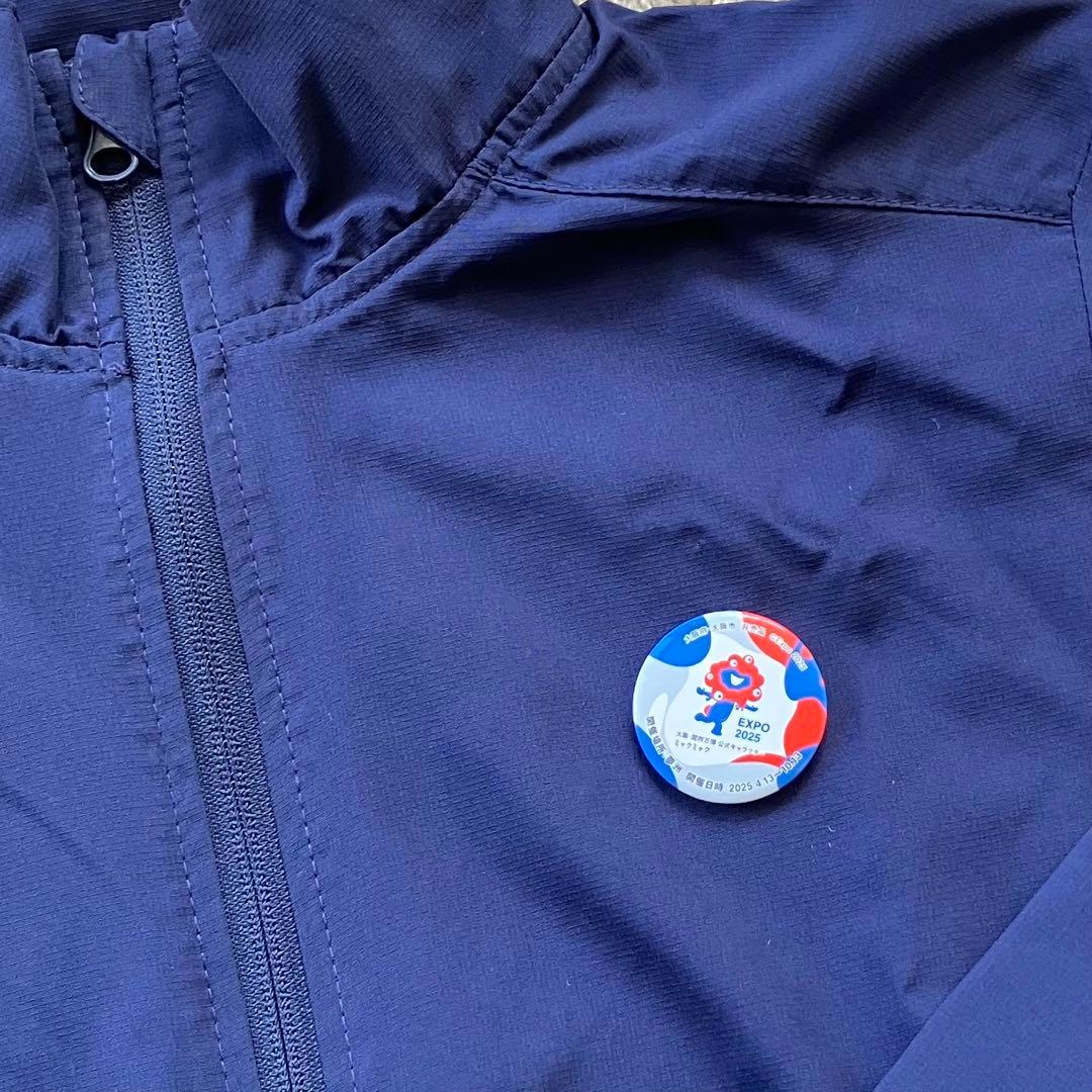 大阪・関西万博　ミャクミャク　イベントブルゾン　非売品　Sサイズ　缶バッジ付き