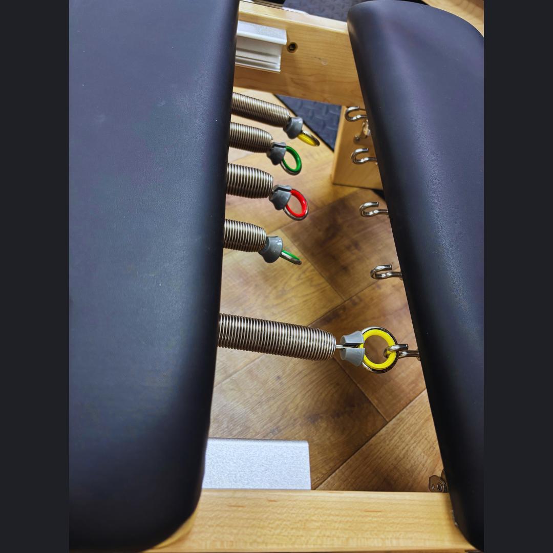 【新品・送料込み／黒】折りたたみ式リフォーマー(メープル材、SWPBスプリング）