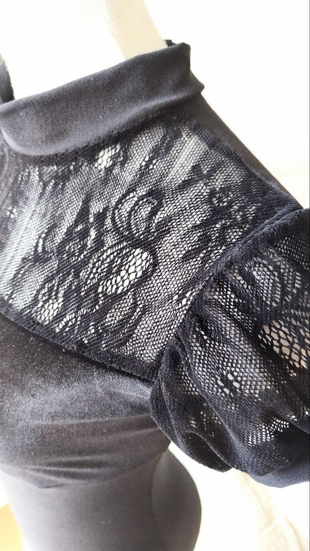 Ｓ～Ｍサイズ／ベロアと起毛レースの薔薇の花柄が上品な黒い娘役レオタード