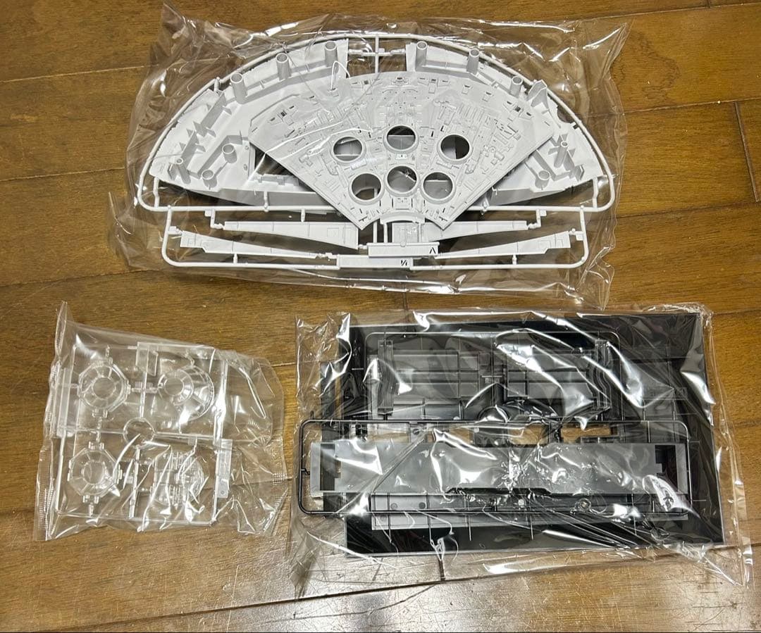 プレミアムバンダイ 限定版 1/72 PG ミレニアム ・ ファルコン)