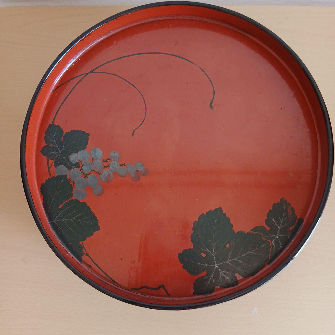 漆器 盆 赤地に黒い葉とブドウの模様
