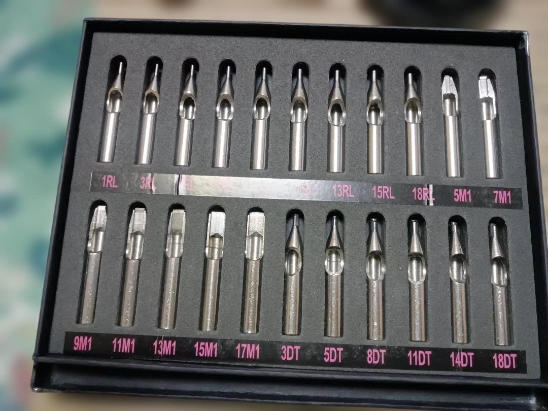 Q*n様 刺青 タトゥーマシンセット BG BR アート ピアス シャツ L 2