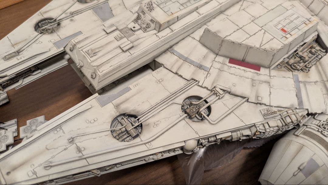 ミレニアム・ファルコン 1/72 完成品　レベル社製