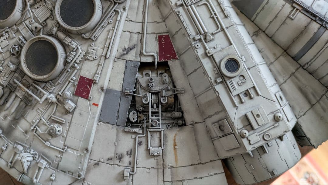 ミレニアム・ファルコン 1/72 完成品　レベル社製