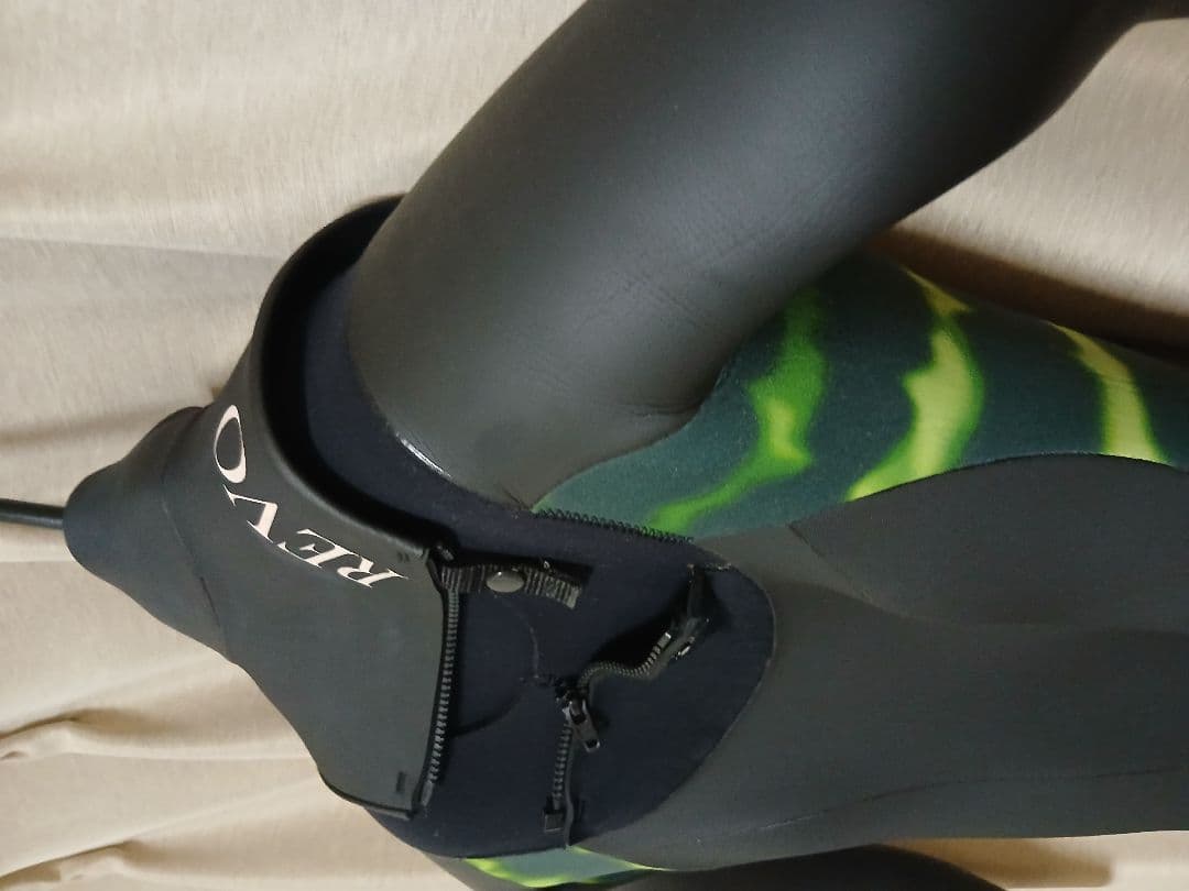 ■1シーズン■ハンガー付■REVOLUTION セミドライ　ML相当 ウェット