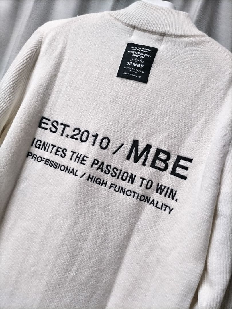 マスターバニー　裏地付き　ニットジャケット　23年モデル 白系