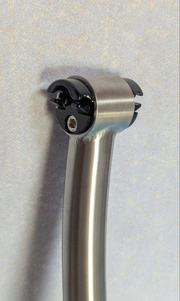 チタン製シートポスト(27.2mm) セットバックモデル