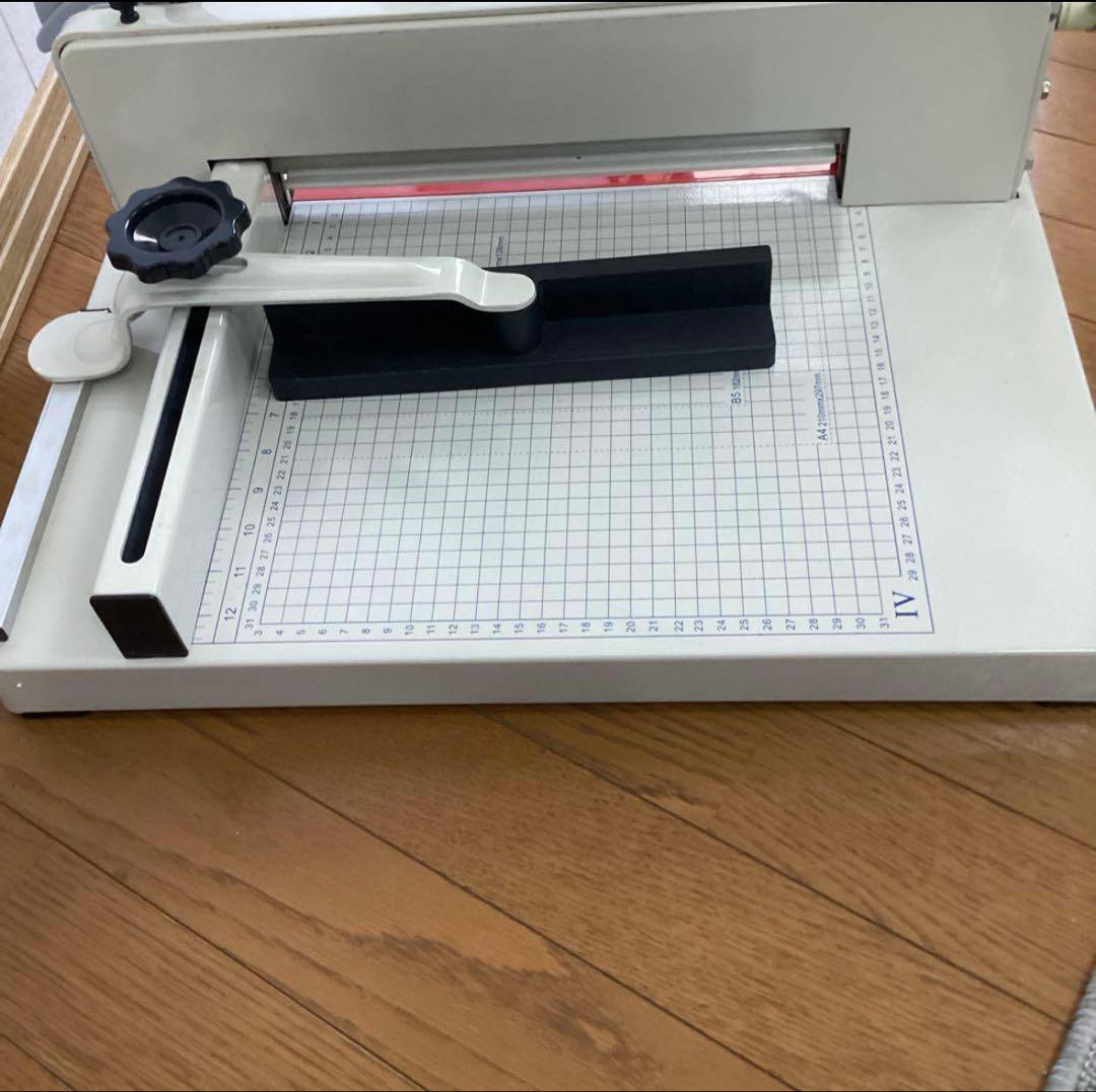 大型裁断機　　大型ペーパーカッター(858A4)