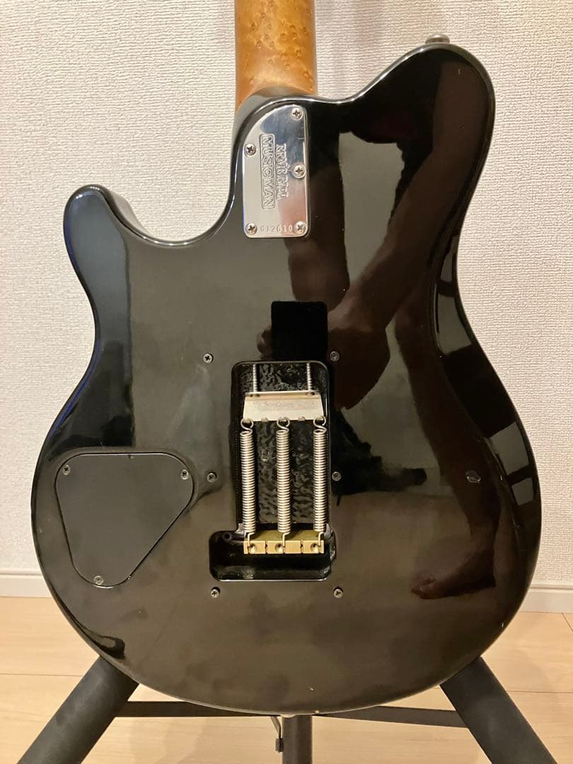 ギター MUSIC MAN AXIS T-RED w/TREM