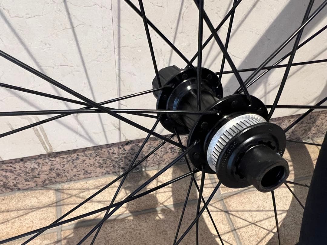 【美品】シマノ WH-RS171 DB（タイヤ・チューブ付） 完成車外し