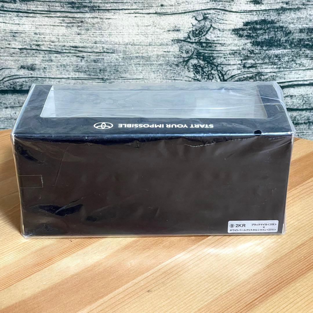 新品未開封 ヤリスクロス ホワイト ミニカー カラーサンプル 1/30 ⑨2KR