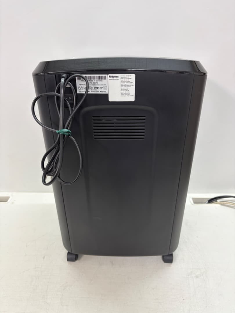 【美品】 Fellowes　シュレッダー　8枚細断　ディスク・カードも可　937