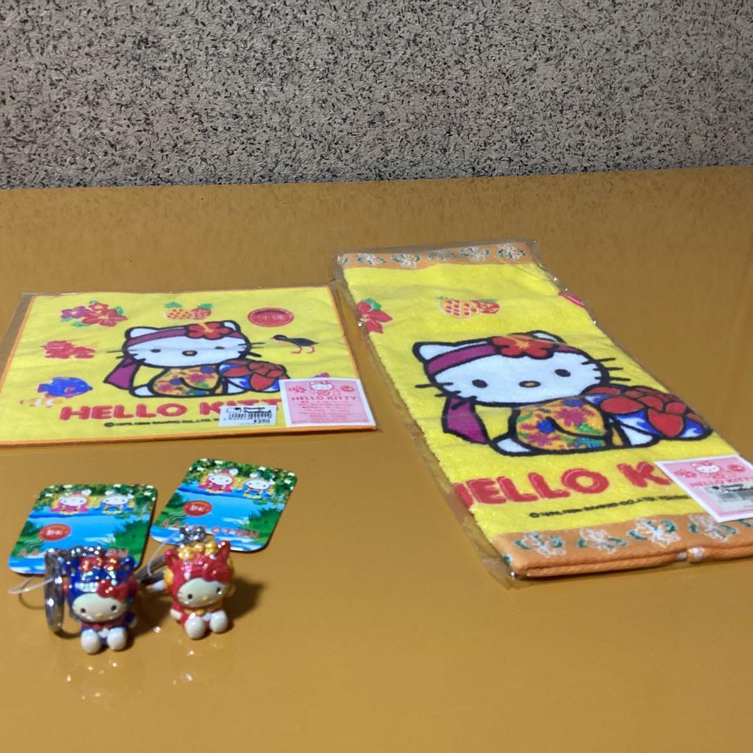 2208 ハローキティ×沖縄県　シーサーストラップ &タオル
