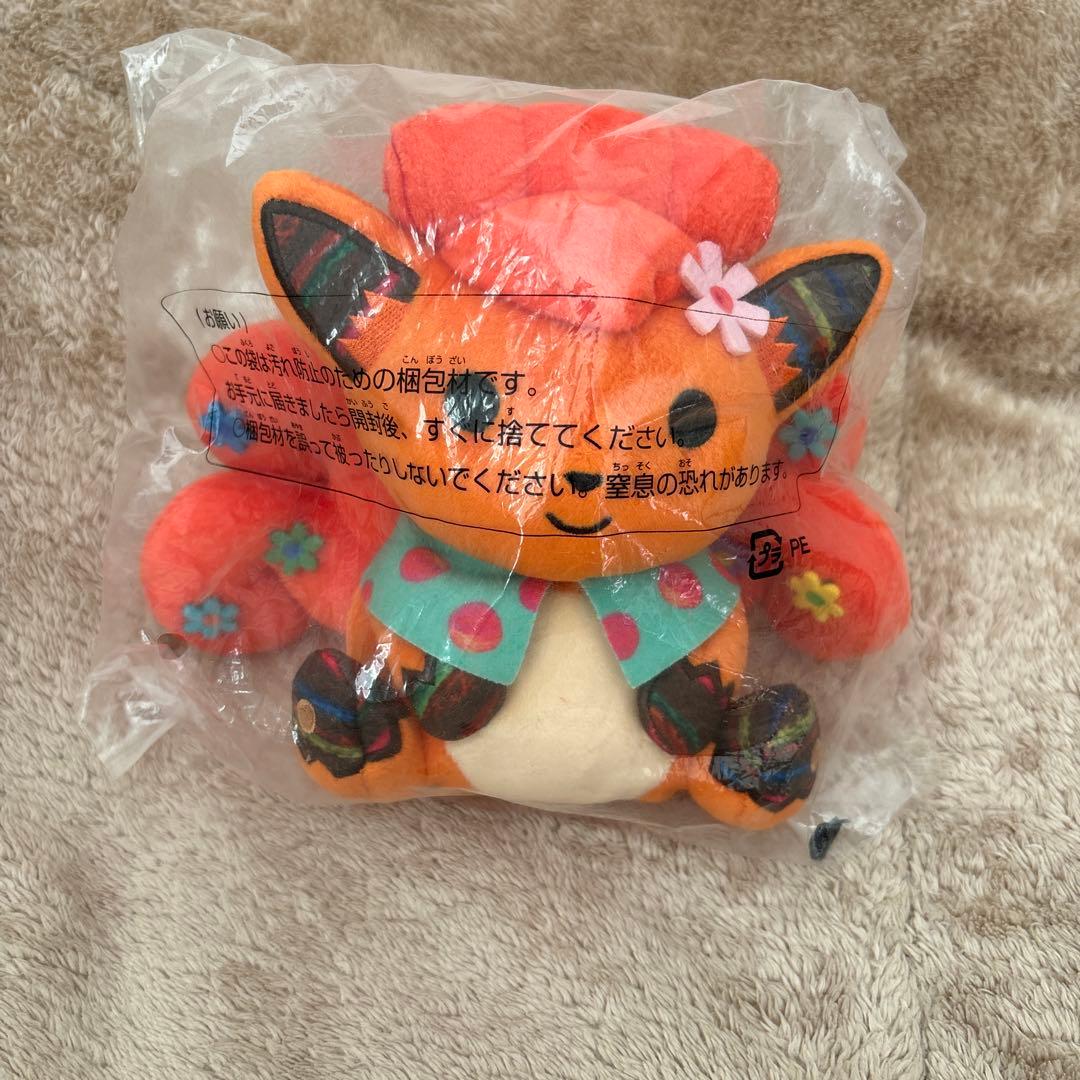 ポケモンセンター　ロコン　ぬいぐるみ