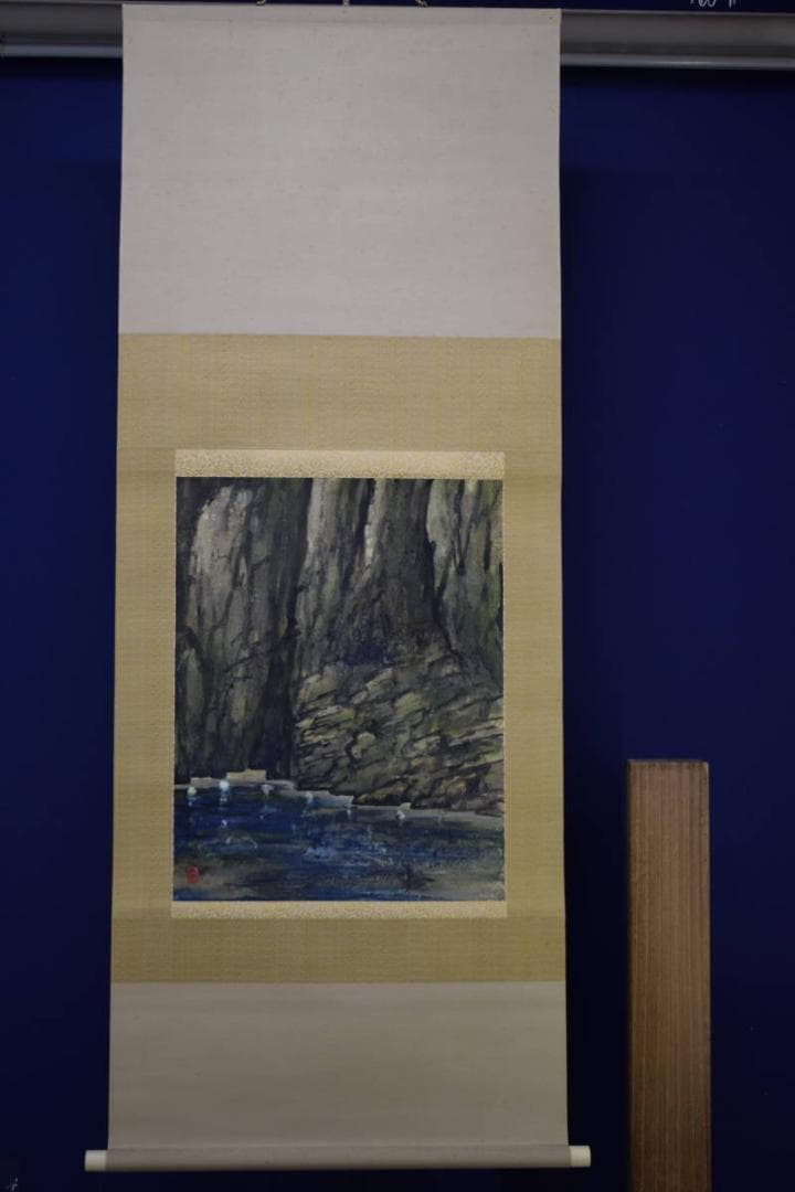 不詳/作者不詳/岩壁図/桐太巻箱付/布袋屋掛軸HE-946