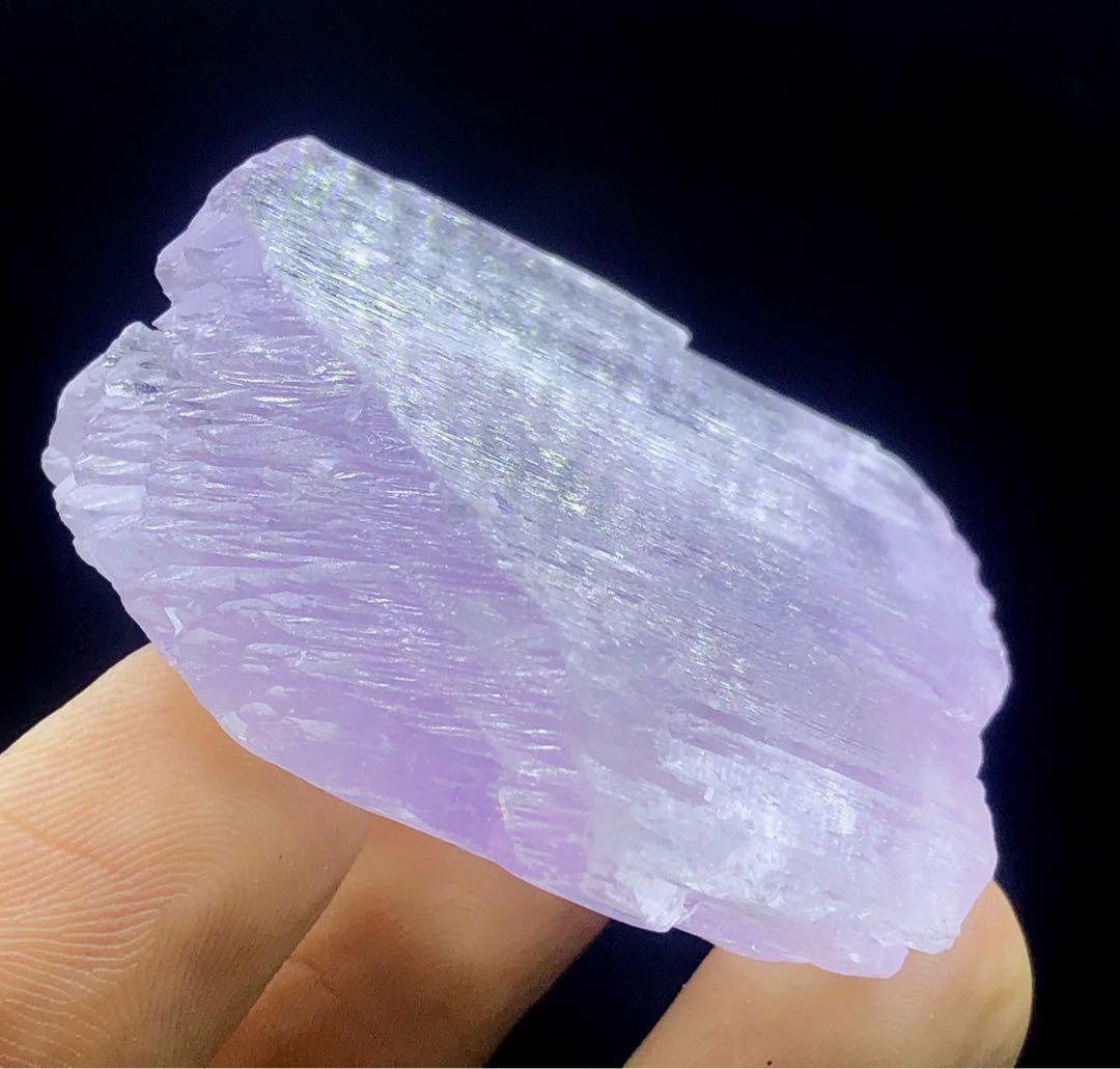 天然のピンククンツァイトクリスタル