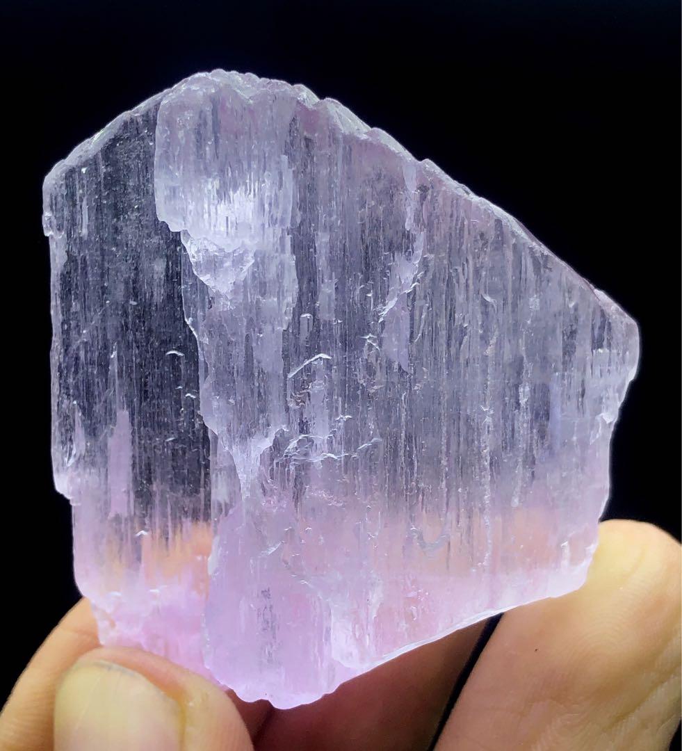 天然のピンククンツァイトクリスタル