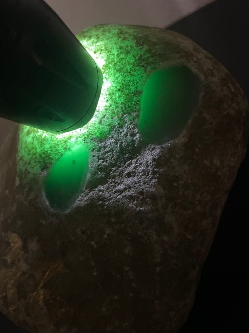 【高品質・透過抜群】翡翠原石 3.6kg