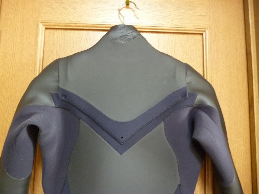 Billabong（ビラボン）チェストジップセミドライ 全身裏起毛 ！送料込み