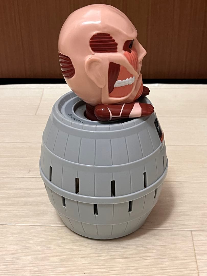 レア！　タカラトミー　進撃の巨人　超大型巨人危機一髪　黒ひげ