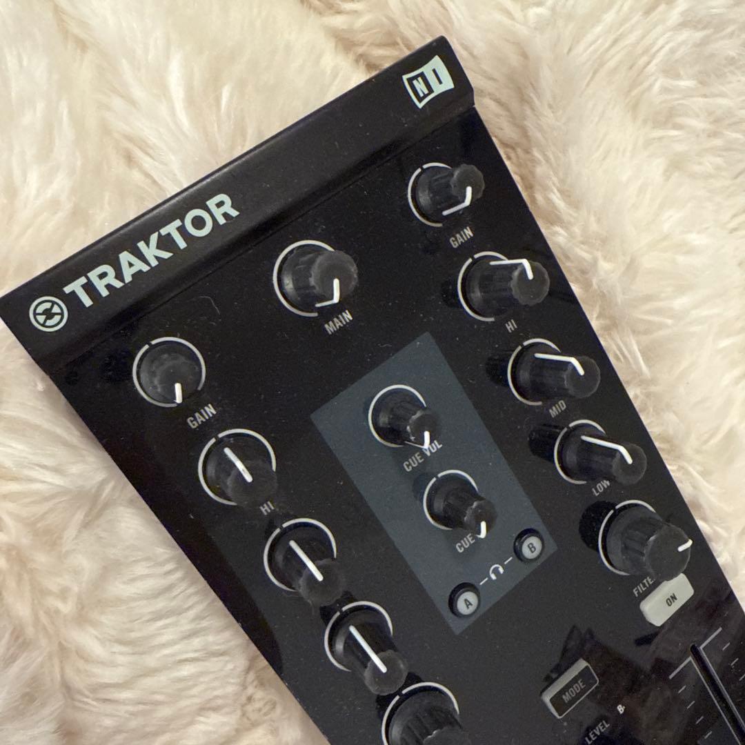 TRAKTOR KONTROL Z1 コントローラー
