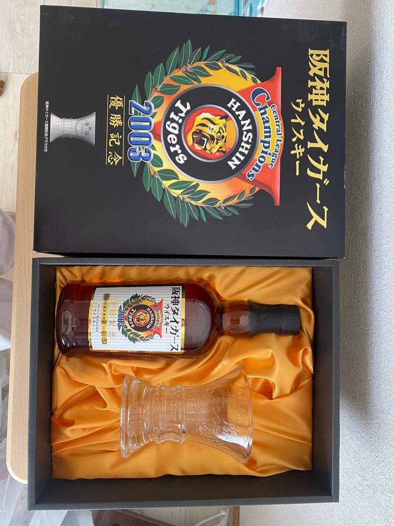 【希少・未開栓】阪神タイガース 2003年 優勝記念 ウイスキー 軽井沢原酒使用