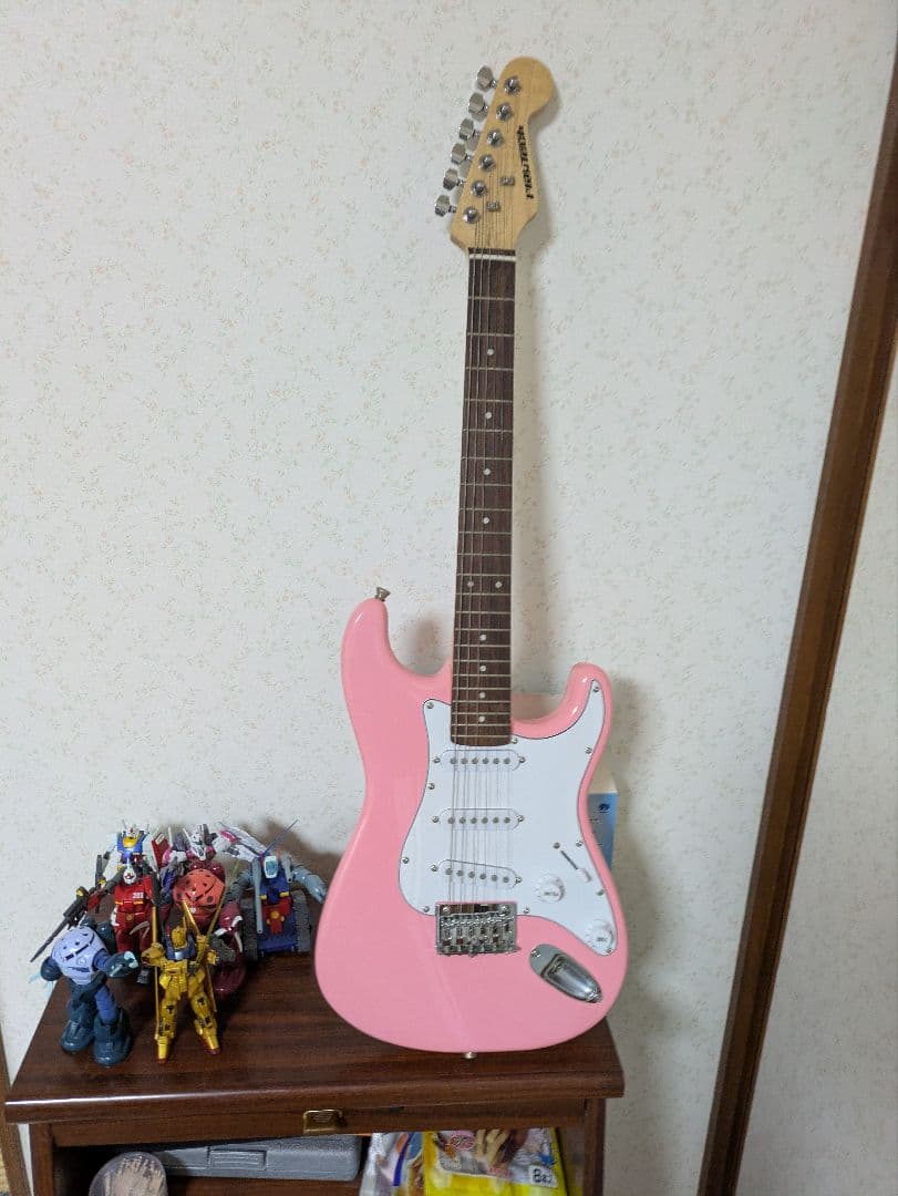 プレイテック　ピンク エレキギター ストラト　ジュニアサイズ　ST025