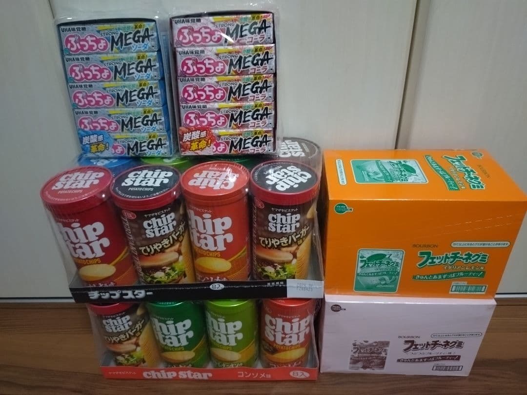 ぷるんクー＆ブラックサンダー＆サンリオチョコ＆ピザポテト詰め合わせ