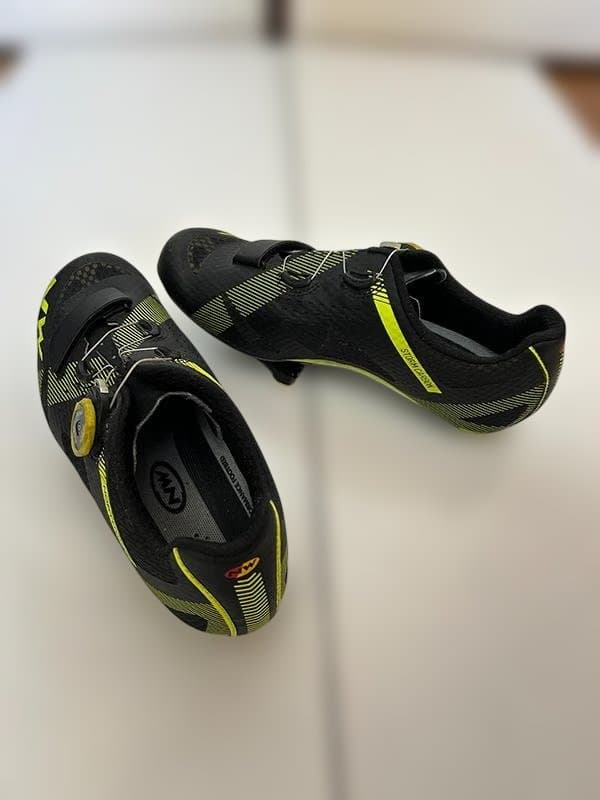 Northwave 自転車用シューズ ブラック/イエロー